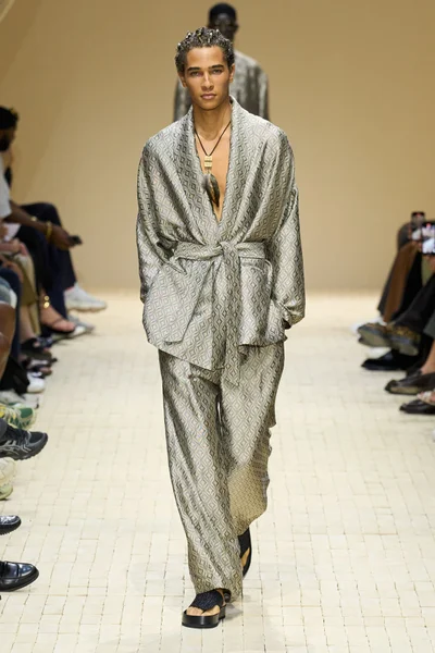 Look 32